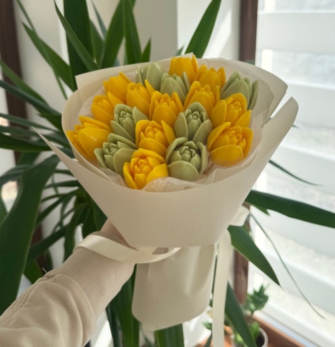 Tulipany z wosku sojowego - zółto - zielone - 19 szt.