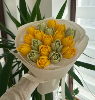 Tulipany z wosku sojowego - zółto - zielone - 19 szt.
