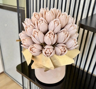 Tulipany z wosku sojowego - beżowe - flowerbox